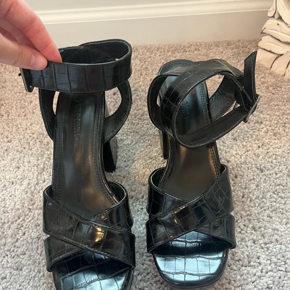 Wild Diva Glossy Black Croc Platform Heels - Picture 2 of 4